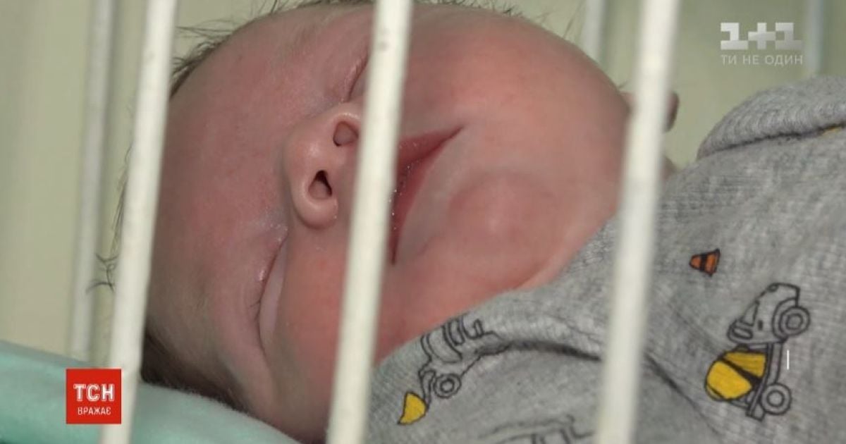 В Мариуполе суд избрал меру пресечения 19-летней матери, которая пыталась продать новорожденного сына
