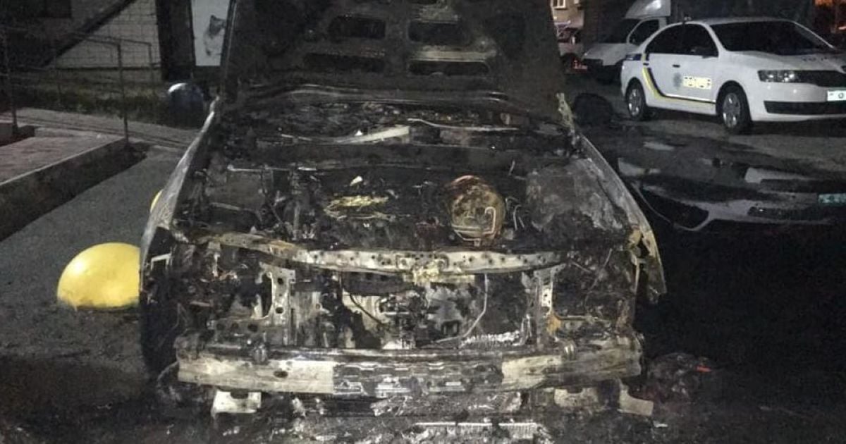 Поджог машины журналистов "Схем": в полиции назвали мотивы преступников и попросили не травить копов