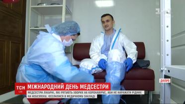 Поселяются в медучреждениях: как медсестры работают во время эпидемии вируса