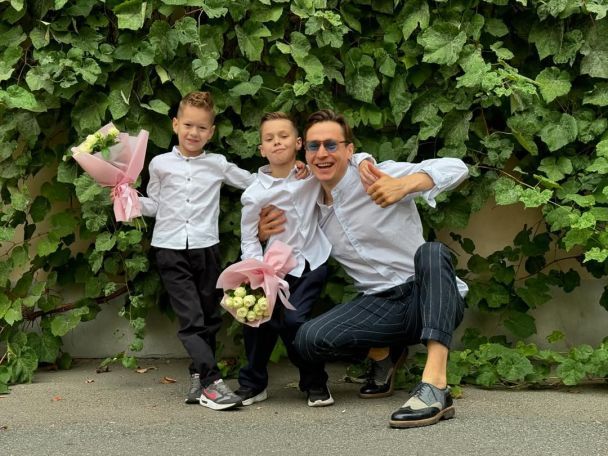 Костянтин Октябрський з дітьми / © instagram.com/konstantin_oktyabrskyy