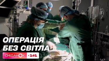 Ці кадри облетіли світ: лікарі без світла успішно провели операцію на серці 14-річному Давиду