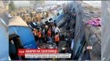В Индии 15 вагонов поезда сошли с рельсов