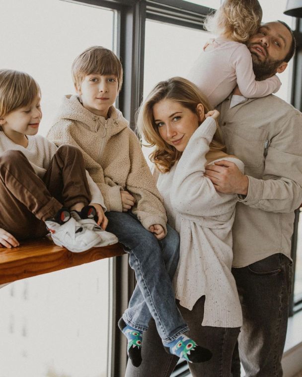 Стася Ровінська з чоловіком та дітьми / © instagram.com/sia_rovinska