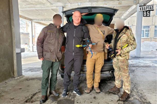 "Кварталівці" передали допомогу військовим на Донеччині