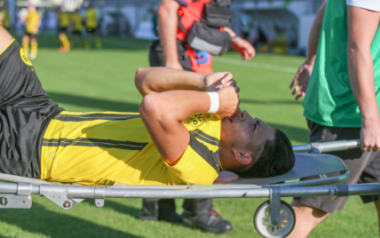 Захисник "Боруссії" отримав жахливу травму коліна в Юнацькій Лізі УЄФА