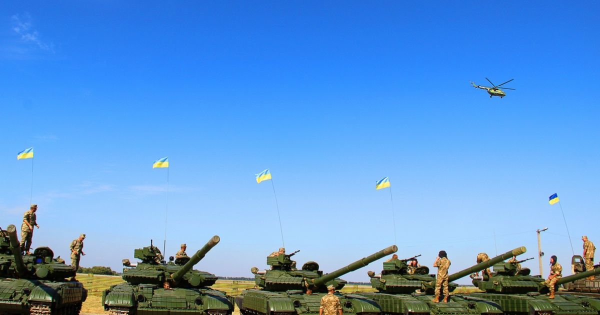 Армия значительно нарастит количество бронетехники на Донбассе – министр обороны