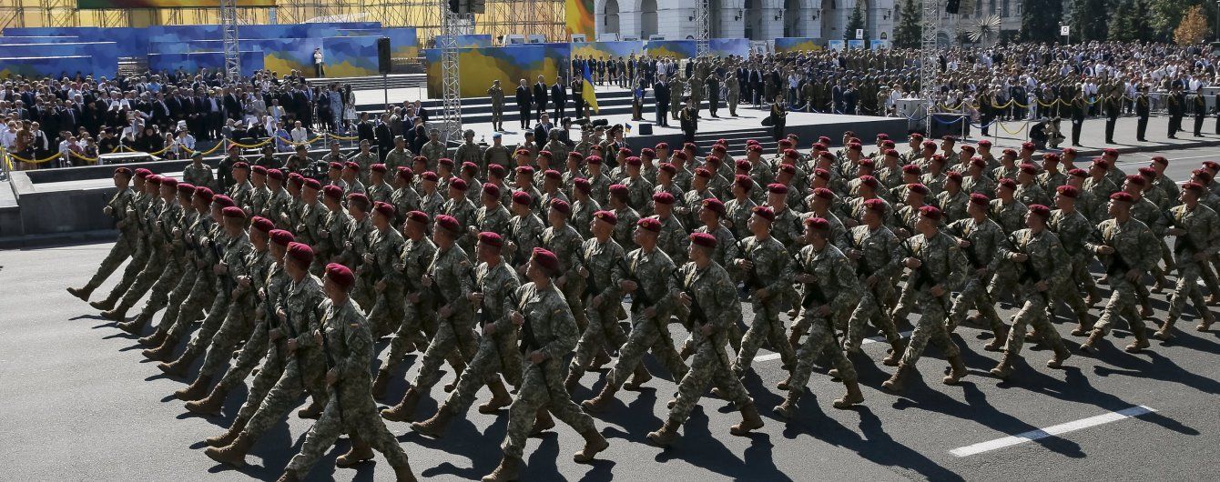 У Порошенка анонсували масштабний парад з 200 одиницями техніки на День Незалежності