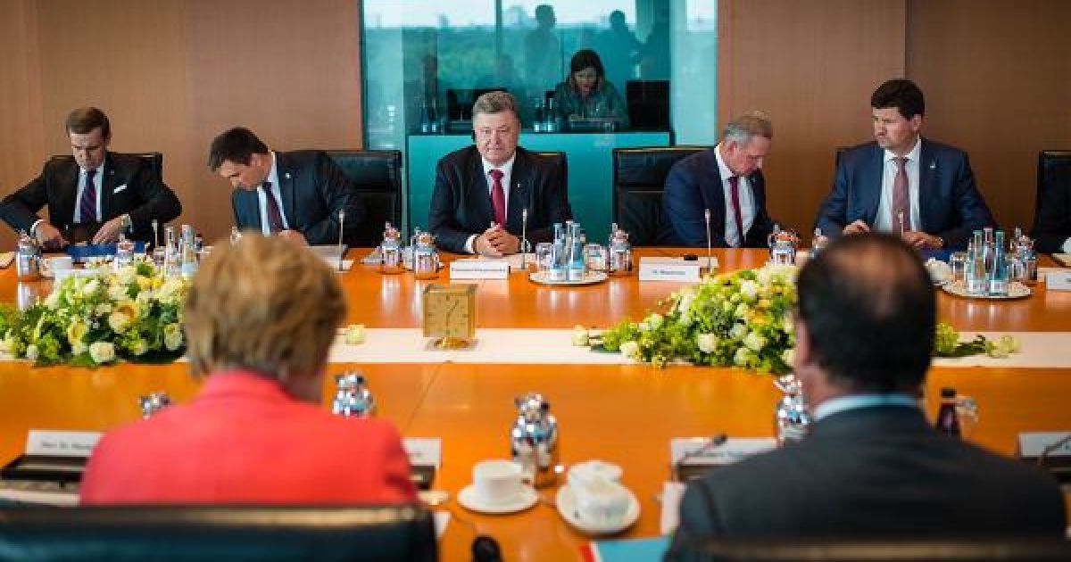 В Берлине началась встреча Порошенко, Меркель и Олланда