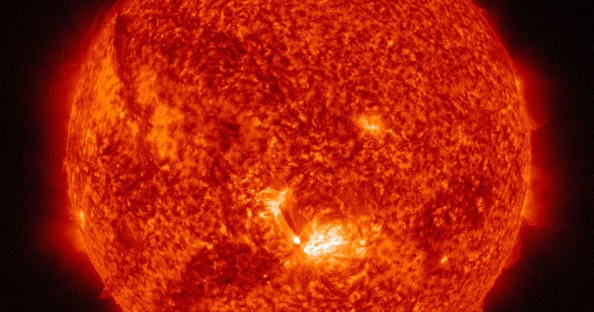 В NASA показали яркую вспышку на поверхности Солнца