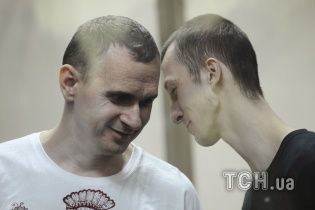 "Человека можно убить, но нельзя победить". Сенцов ответил на письмо политзаключенного Кольченко