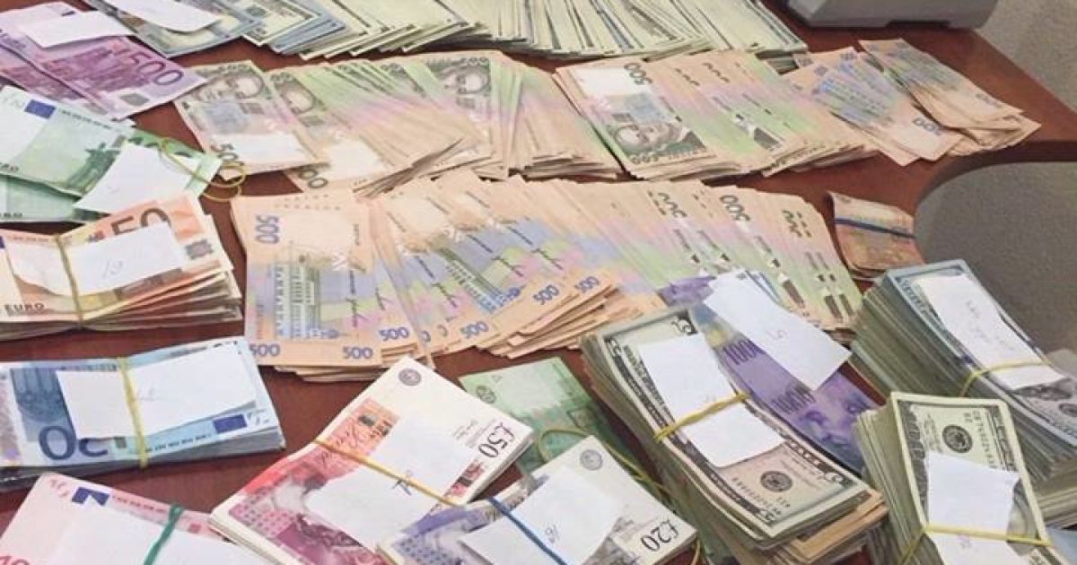В Киеве разоблачили конвертационный центр, финансировавший боевиков