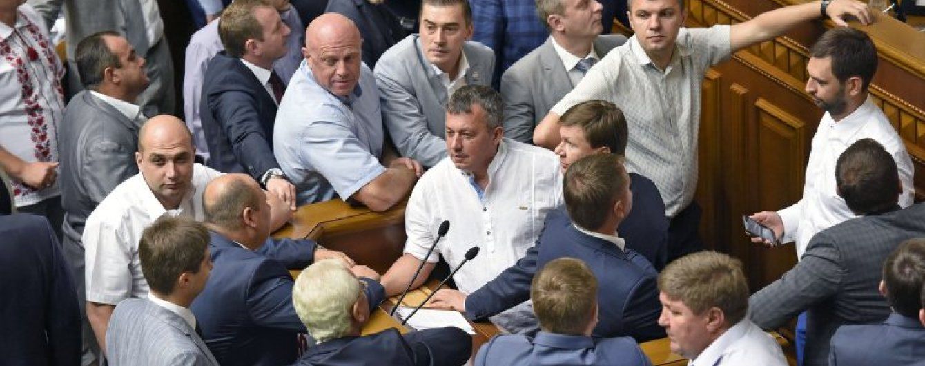 Що означають конституційні зміни щодо децентралізації в Україні. Висновки експертів