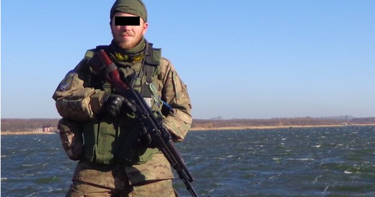 Есть, к примеру, свастика, выложенная из патронов, детские письма, фото со времен Майдана и тому подобное @ vk.com/igor_tank