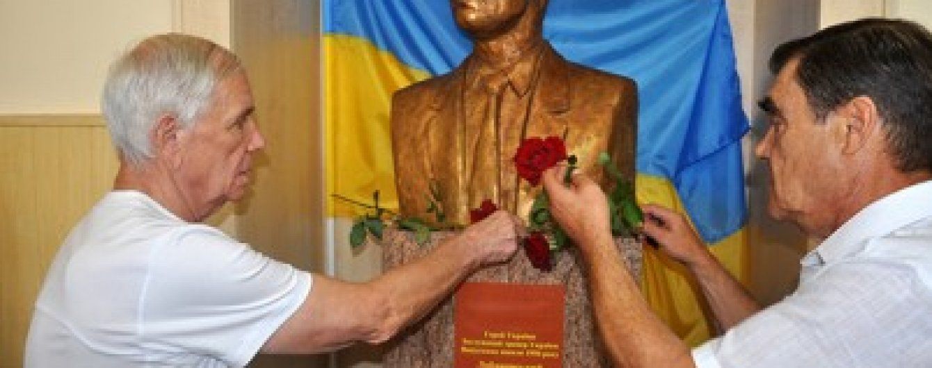 У школі Валерія Лобановського урочисто встановлено погруддя великого тренера