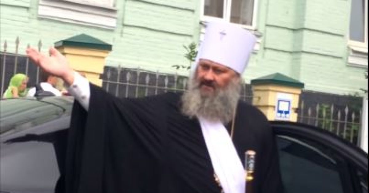 Порушив – Слава Богові. Поліція заскочила водія скандального настоятеля Лаври на порушенні ПДР