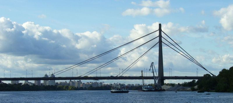Московський міст ремонтують