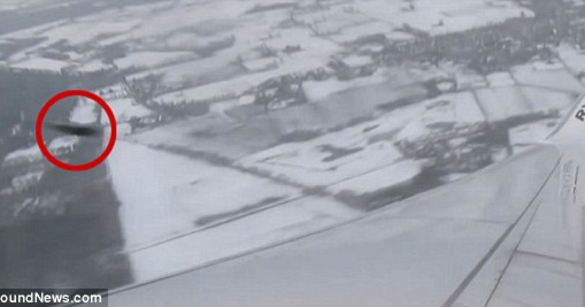 Таинственный объект едва не врезался в самолет