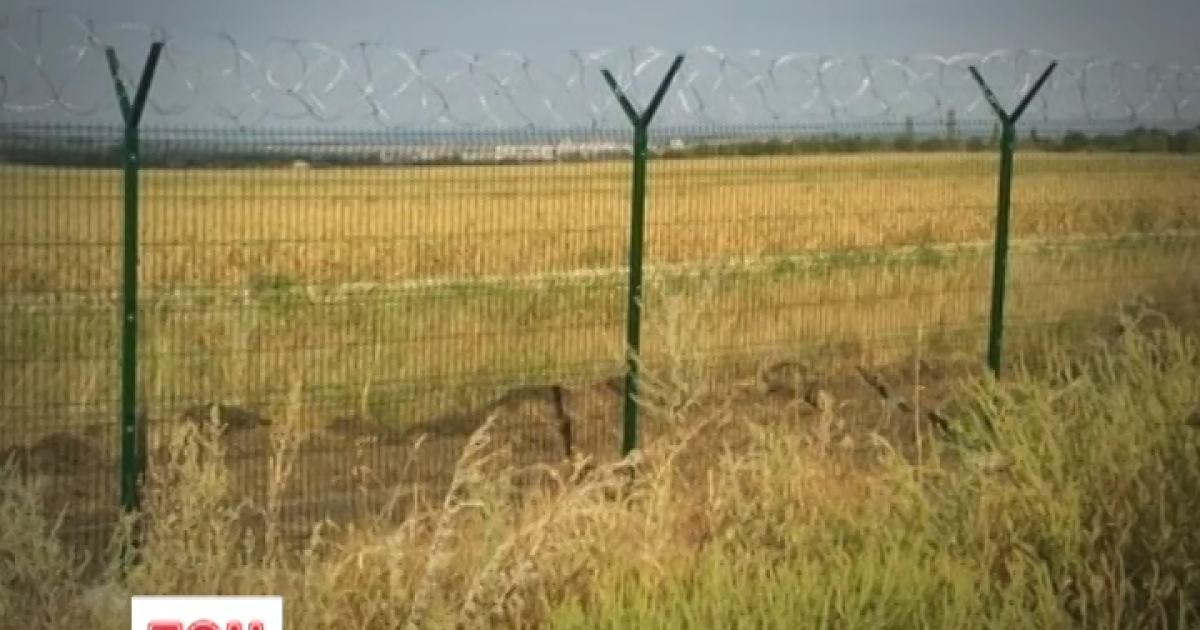 Россия отгородилась от "ЛНР" колючей проволокой