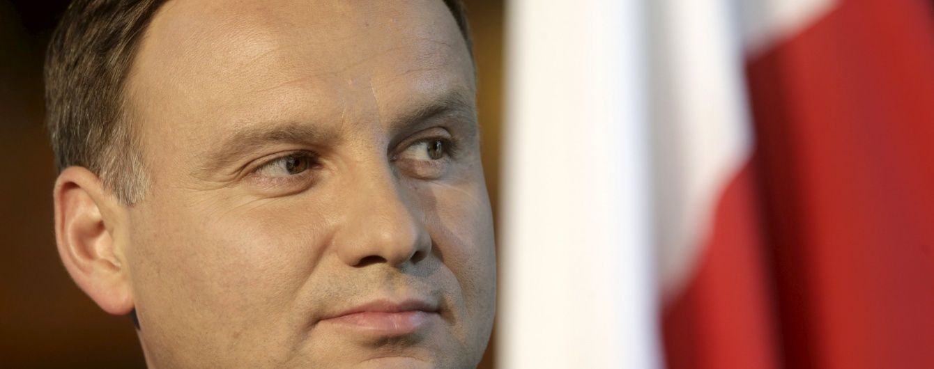 Президент Польщі підписав скандальний закон про контроль над ЗМІ, який засудили у ЄС