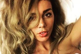 Сексуальна Сєдокова в образі циркачки приміряла костюм казкової пташки