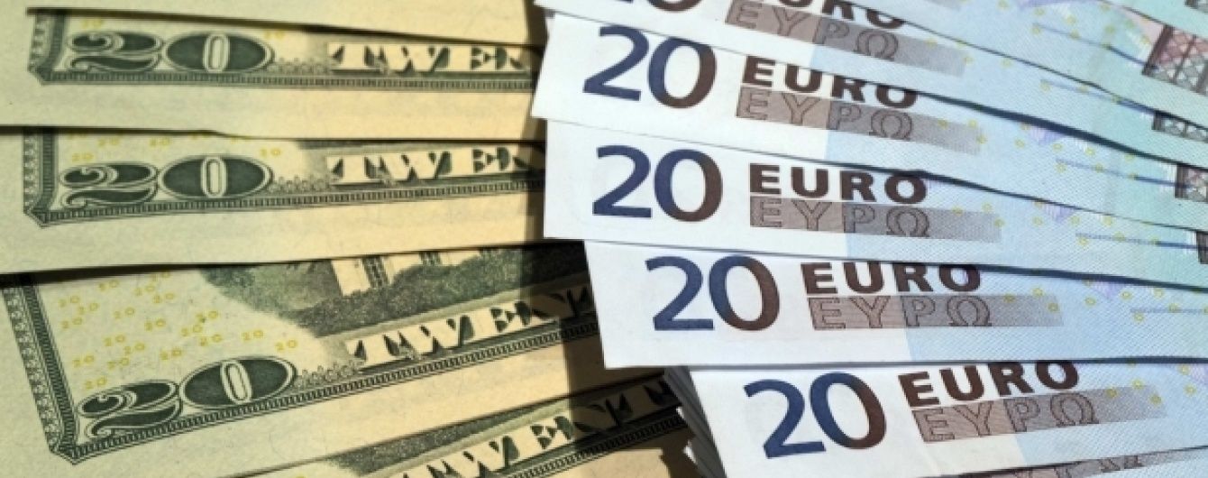 Долар і євро здешевшали в курсах Нацбанку на 28 вересня. Інфографіка