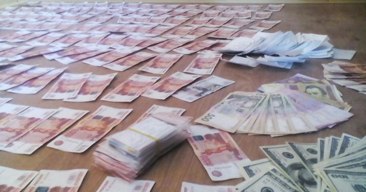 "Напакований" мільйоном рублів маріуполець намагався прорватися до бойовиків