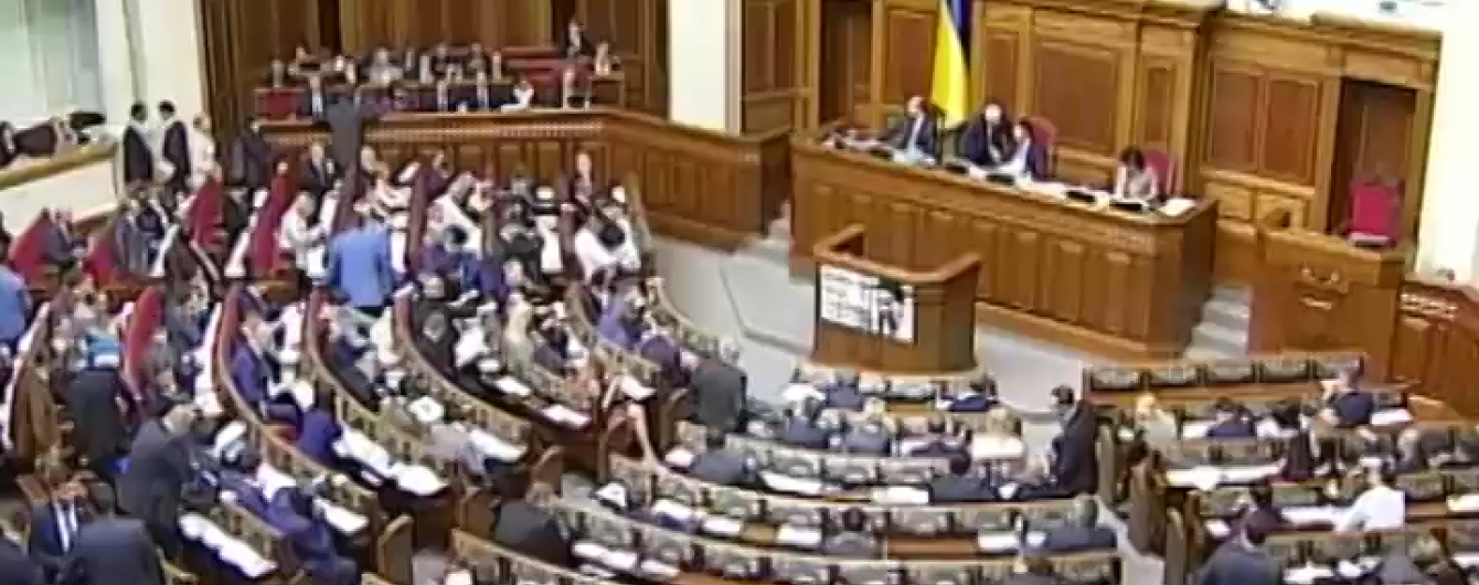 Парламент переніс ухвалення закону про фінансову реструктуризацію на 2016 рік