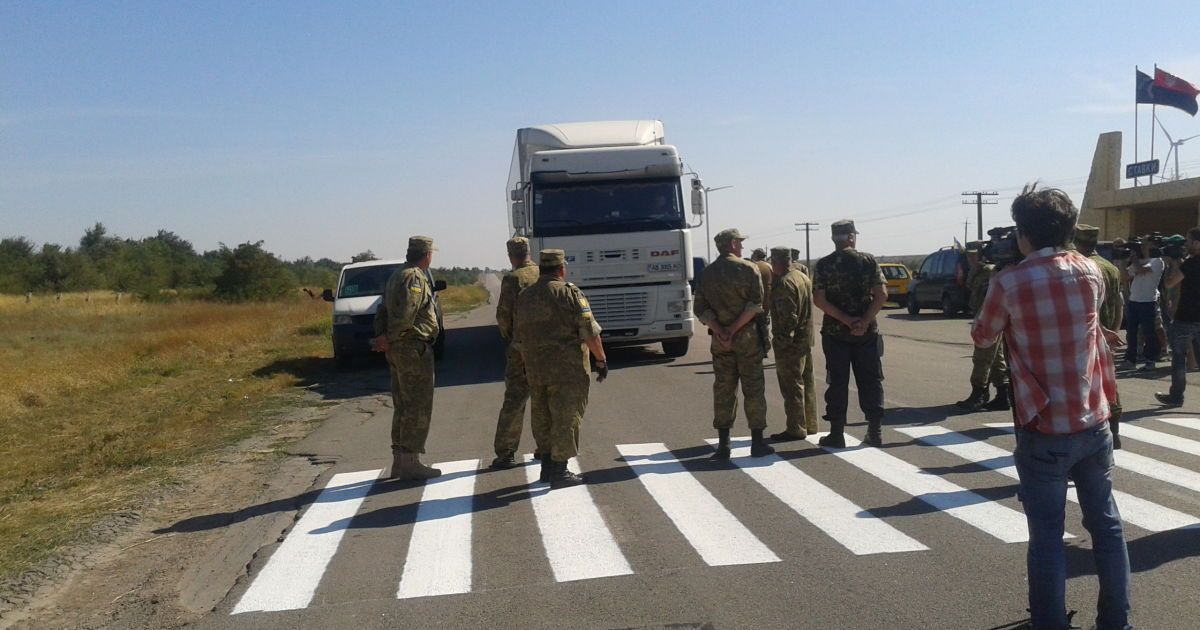 Задержанный на взятке комбат и запрет выезда из Крыма украинским фурам. 5 главных новостей дня