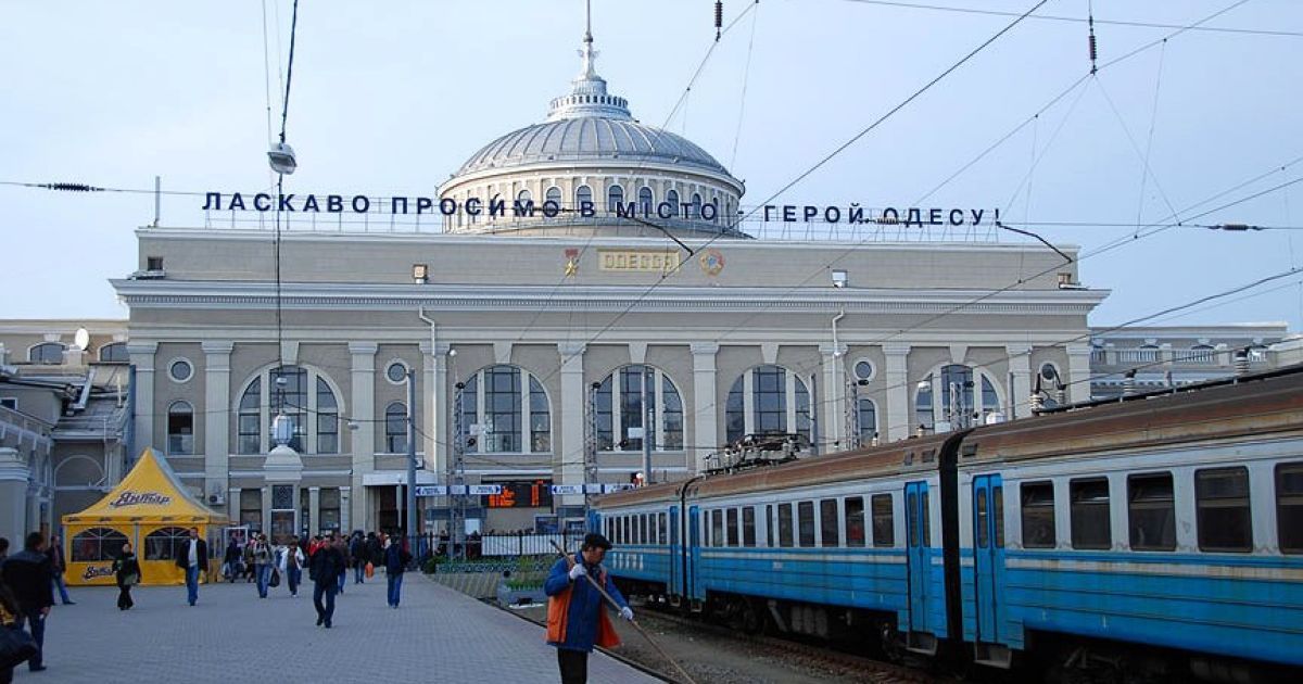 4 экономические новости: топливо немного подешевело, а между Харьковом и Одессой пустят дополнительные поезда