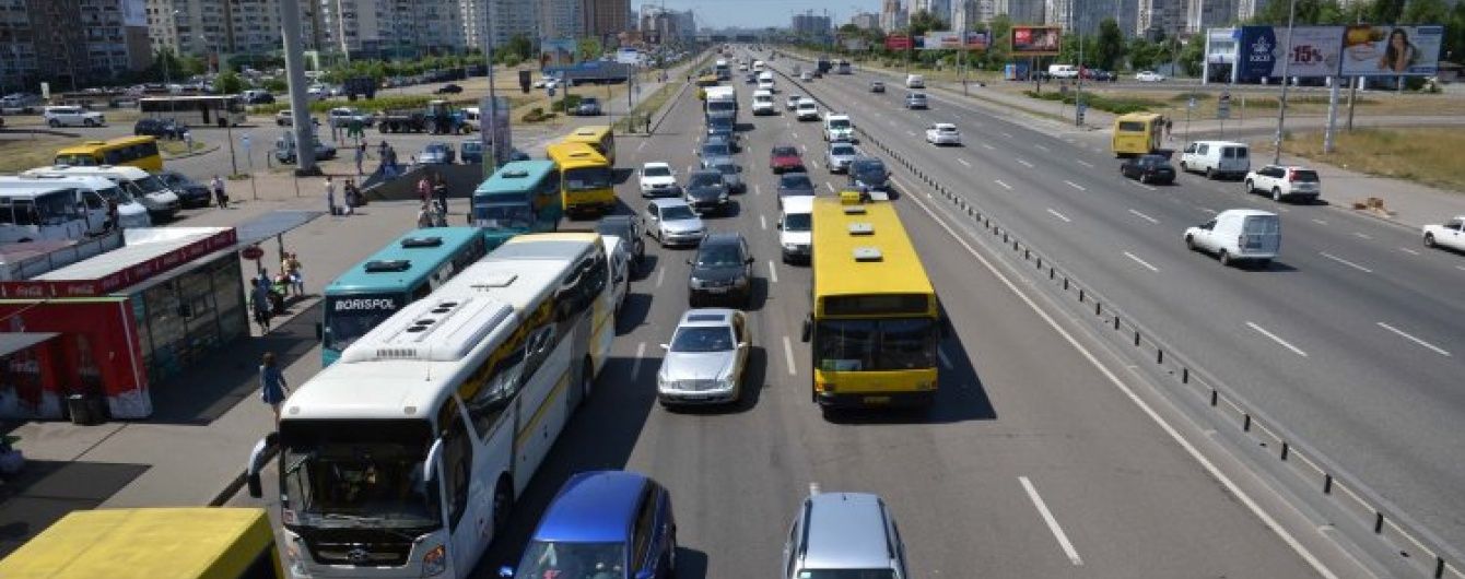 В Україні активізувались пішоходи-шахраї, які кидаються під колеса автівок