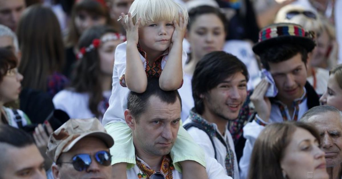Астрологи, депутати або родичі. Українці розповіли, кому вони довіряють найбільше. Інфографіка