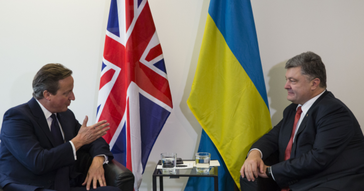Премьер Британии пообещал Порошенко помогать украинской армии