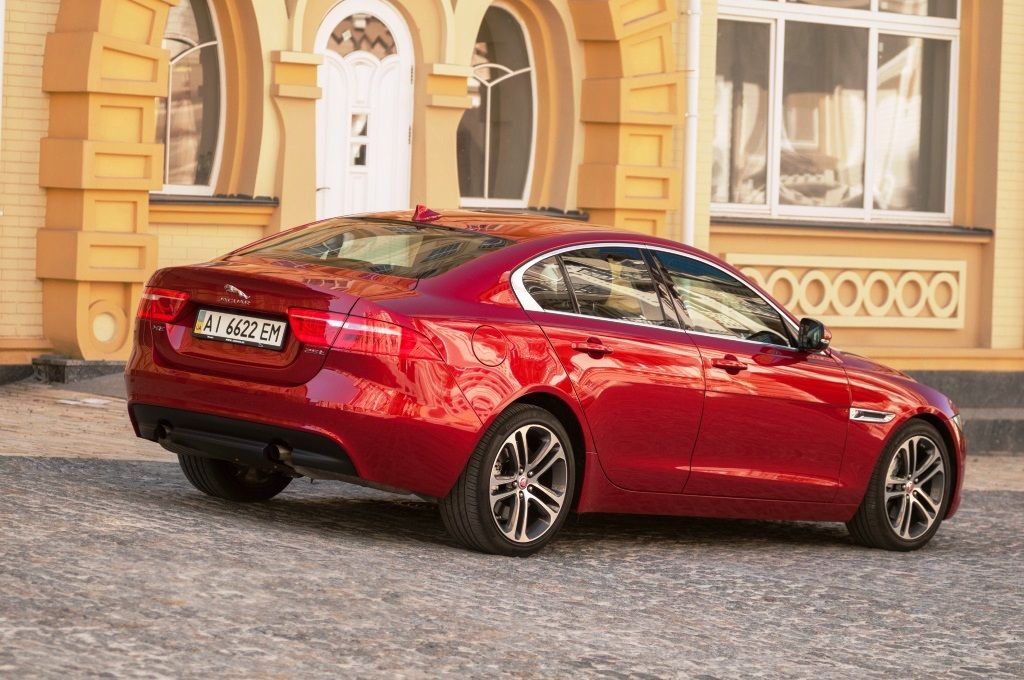Jaguar XE_2