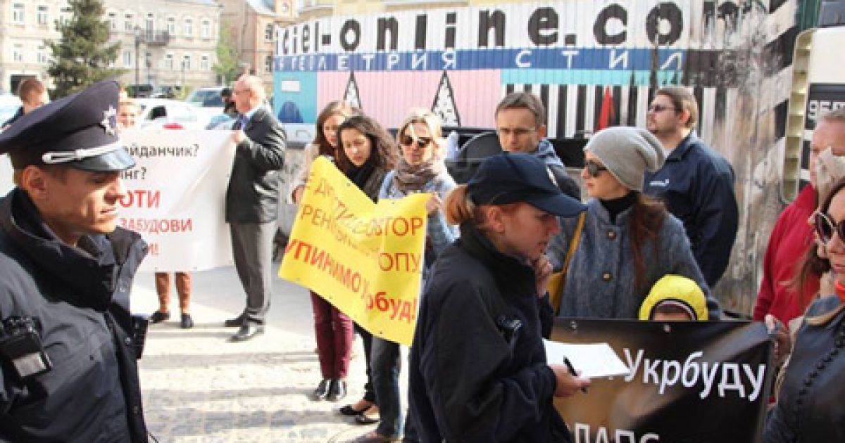 Жители Воздвиженки начали бессрочную акцию протеста против строительства депутата от УДАРа