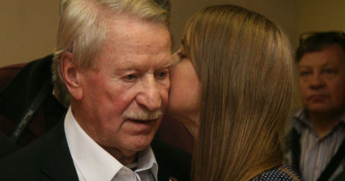 85-летний Иван Краско познакомил 24-летнюю жену с друзьями