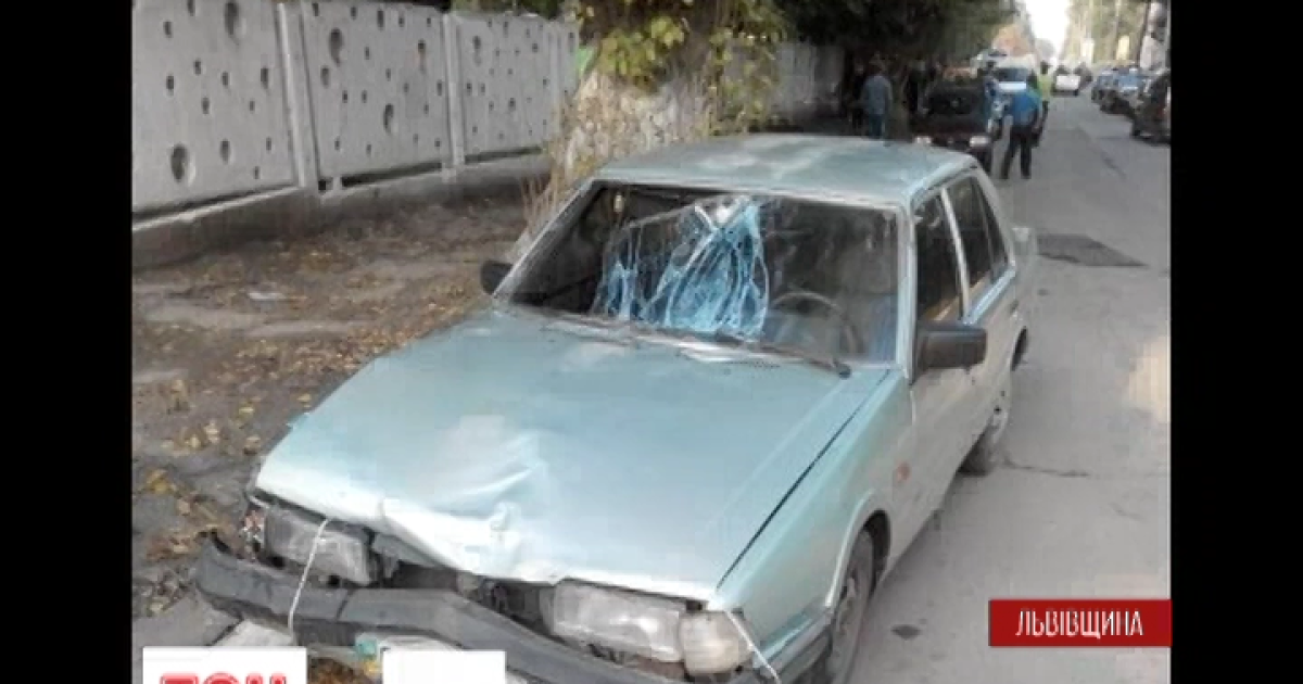 На Львовщине автомобиль вылетел на тротуар и сбил четырех детей