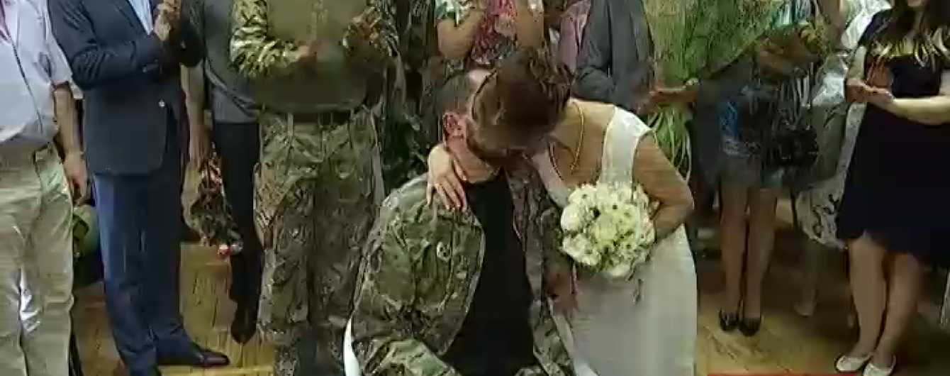 Love story з передової: жителька Маріуполя побралася з тяжкопораненим бійцем "Донбасу"