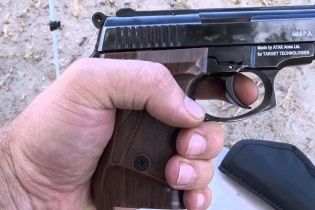 У Миколаєві на авторинку покупець відкрив стрілянину по охоронцях