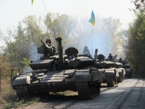 Чому на Донбасі знову стріляють