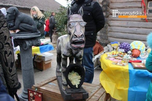 пам’ятник Лаврову