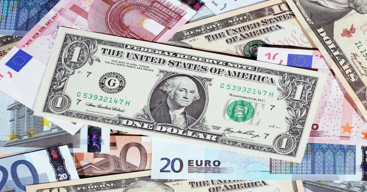 После недельного подорожания доллар и евро упали в цене – курсы валют НБУ на 16 октября
