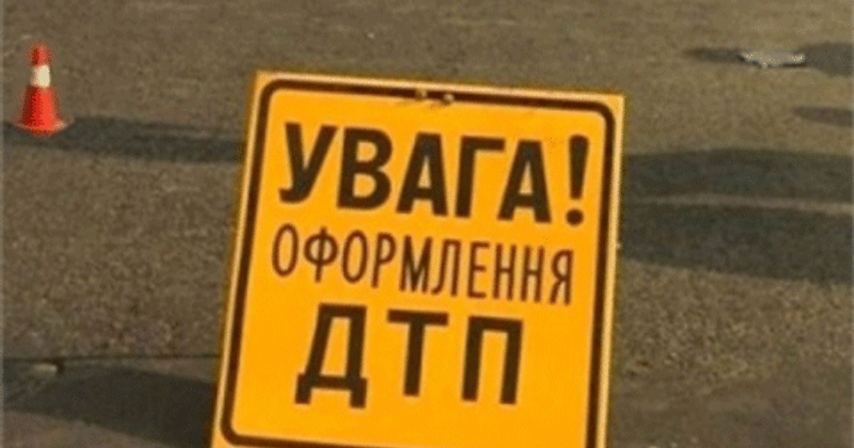 На Черниговщине легковушка влетела на скорости в дерево: есть погибшие