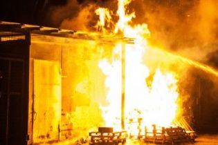 451 за Фаренгейтом: в РФ почали спалювати книги, видані за підтримки фонду Сороса