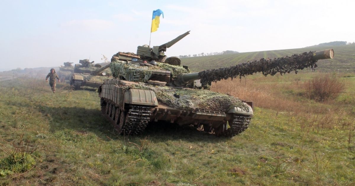 Перемир'я на Донбасі триває, а сили АТО готуються відвести танки під Донецьком
