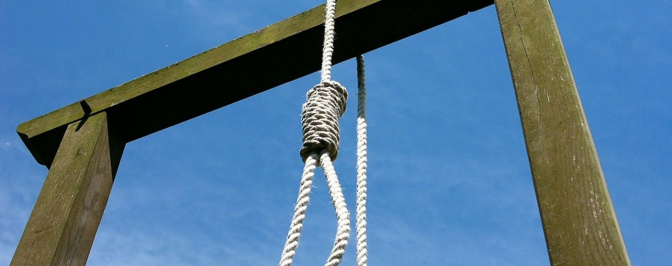 В Индии семью из 11 человек нашли повешенной в собственном доме