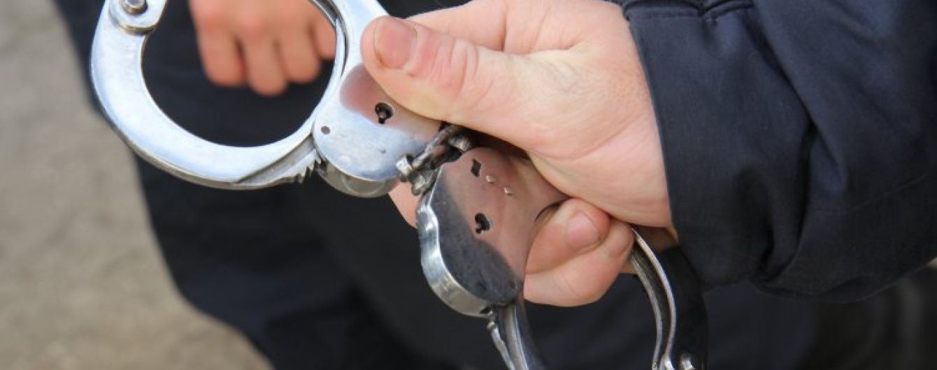 На Луганщині двоє чоловіків сіли за грати за блокування військової техніки