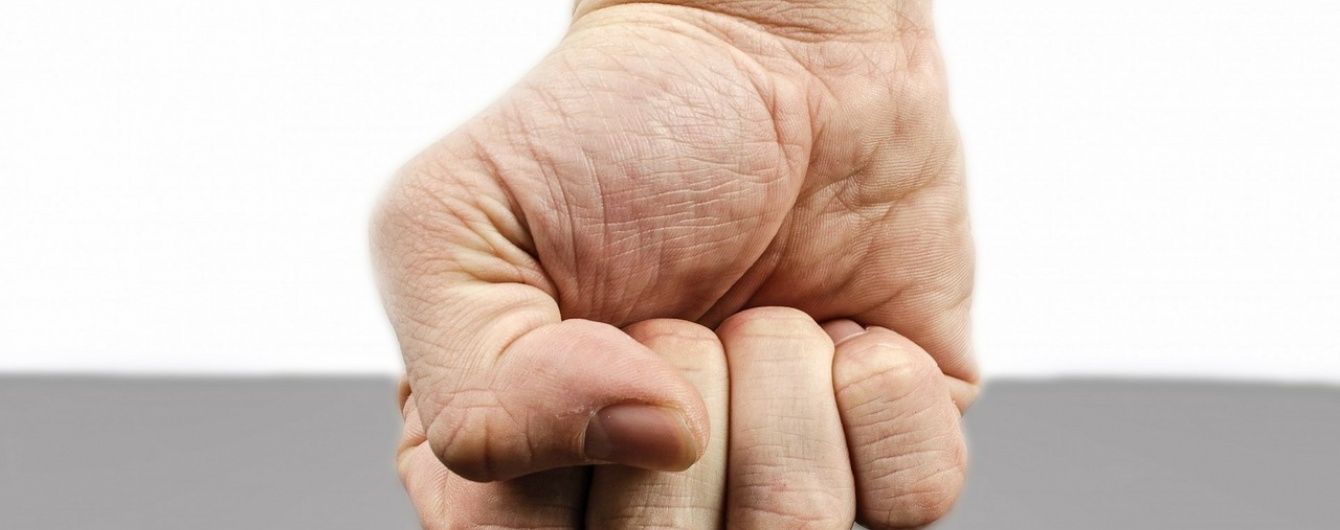На Рівненщині депутат райради накинувся на очільника РДА та жорстоко побив його