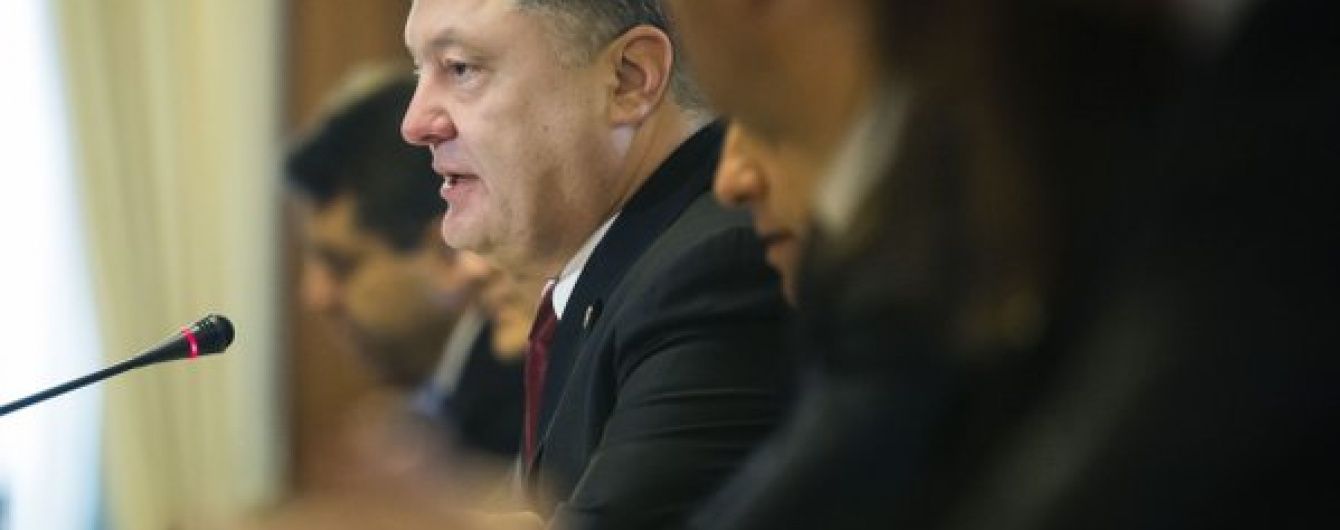 Порошенко закликав зберегти націю єдиною і не допустити дострокових виборів у Раду