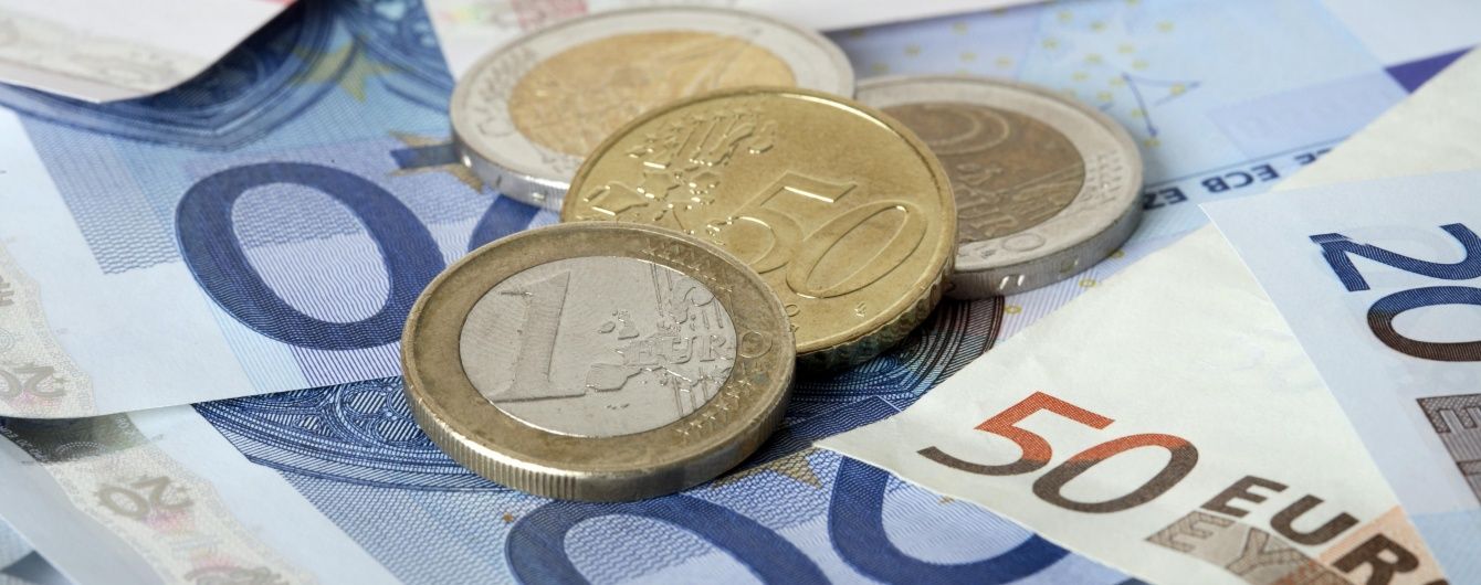 Евро вновь достиг рекордного за последние два с половиной года показателя в курсах НБУ. Инфографика