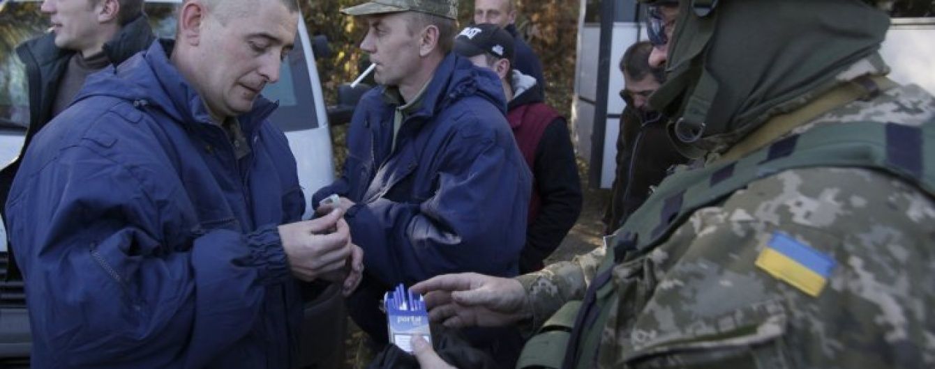 Рідні полонених військових б'ють на сполох: бійців не звільняють, а чиновники "годують" їх відмовками